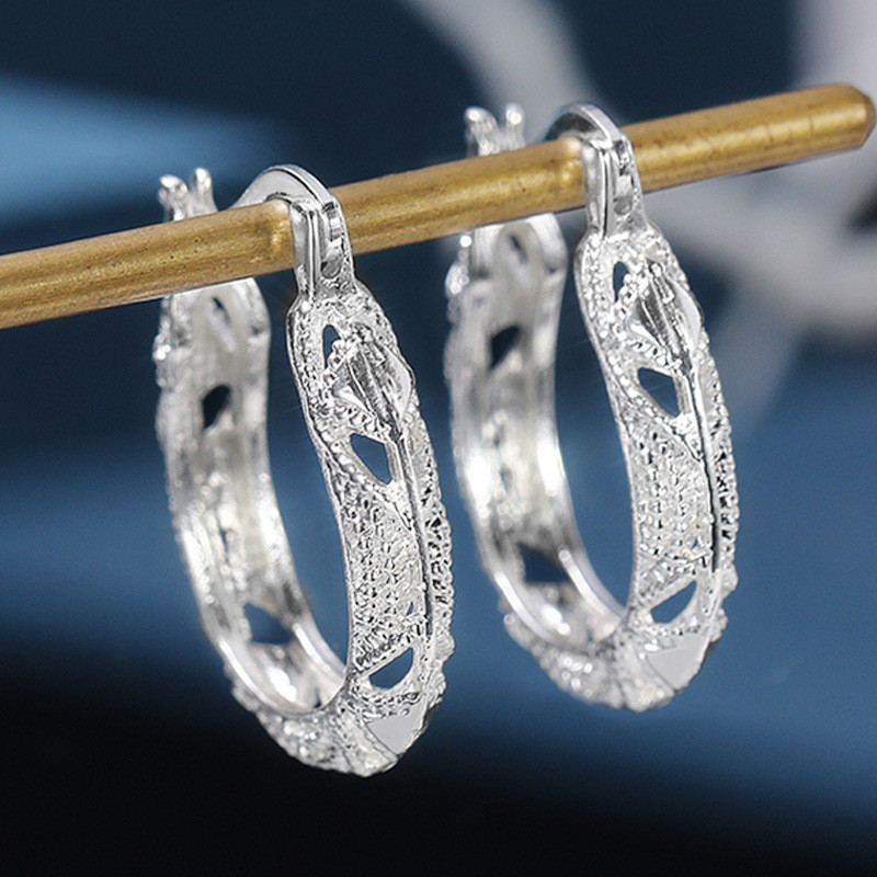 Simple Silver Textured Hoop Earrings: 