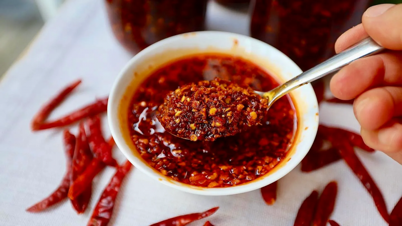 Spicing Up Your Meals: Creative Ways to Use Hot Chili Oil: 