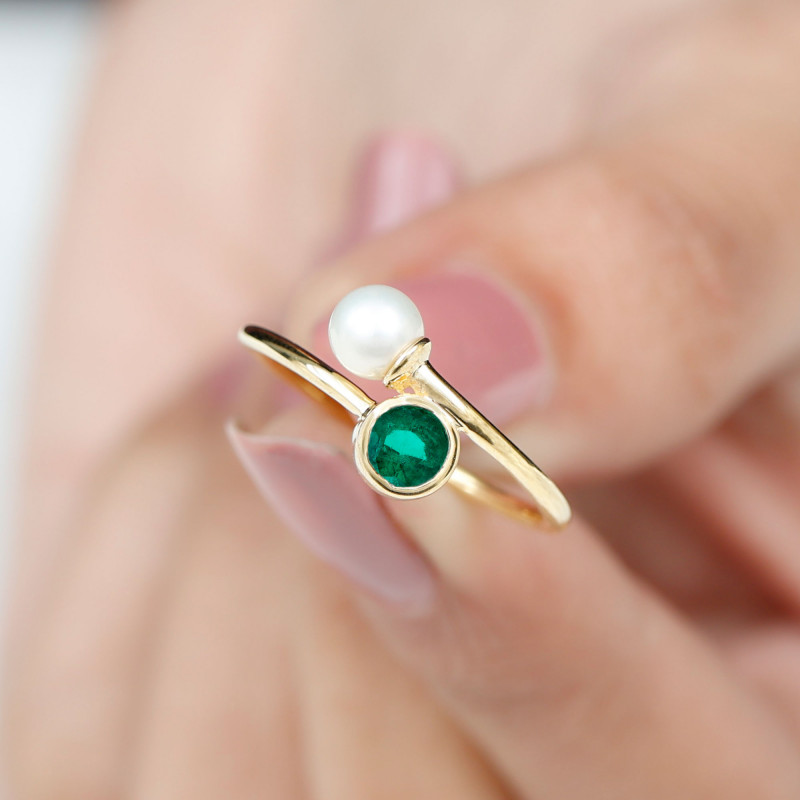 3/4 CT Freshwater Pearl and Created Emerald Two Stone Ring in Gold: 