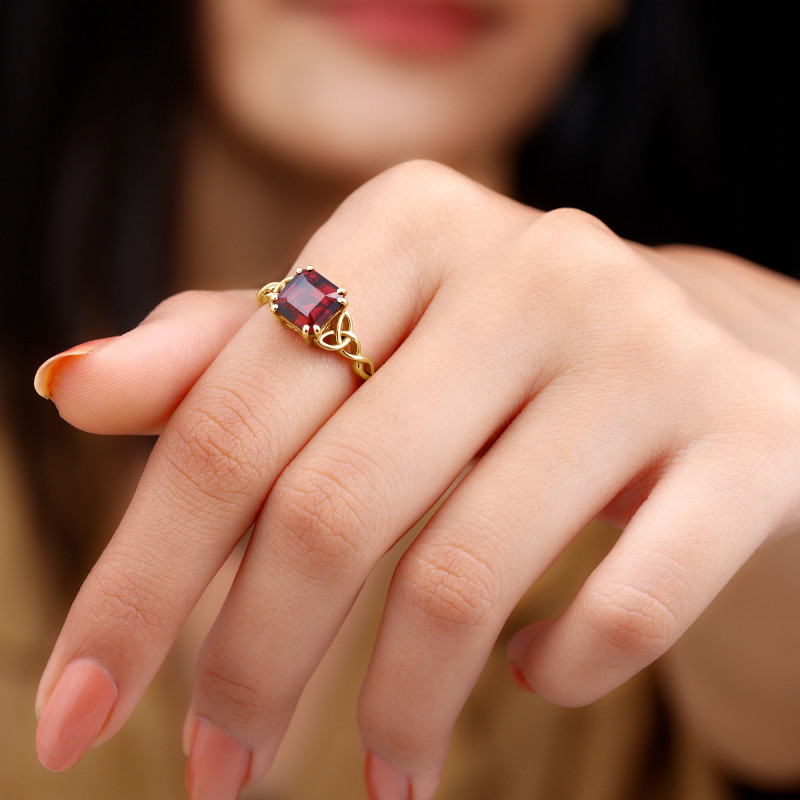 8 MM Asscher Cut Garnet Solitaire Celtic Ring: 