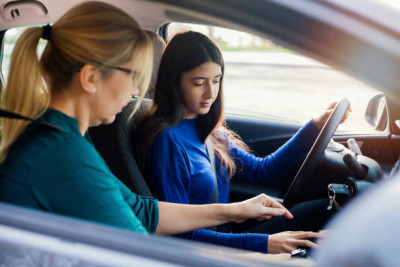 Automatic car instructor: 