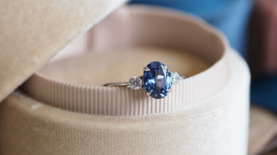 Methods of Wearing Sapphire Engagement Rings: 