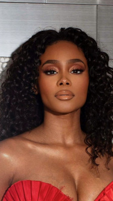 Unmatched Versatility: Wigs Lace Frontal for Effortless Style: 