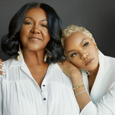 Effortless Elegance: Discover the Beauty of Frontal Wig: 