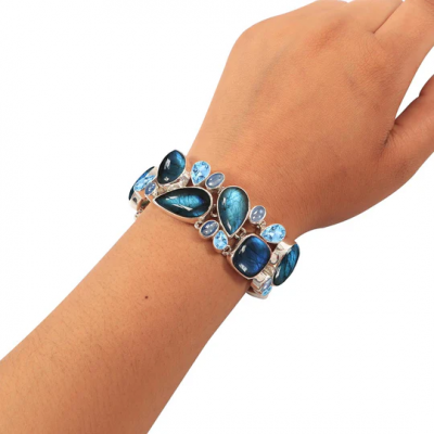 The Beauty of Labradorite Jewelry: A Guide to Finding the Perfect Piece: 