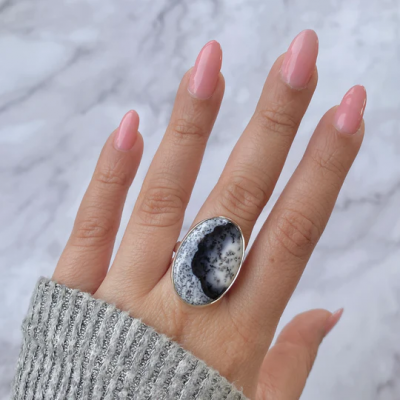 Discover the Healing Properties of Statement Dendritic Agate Rings: 