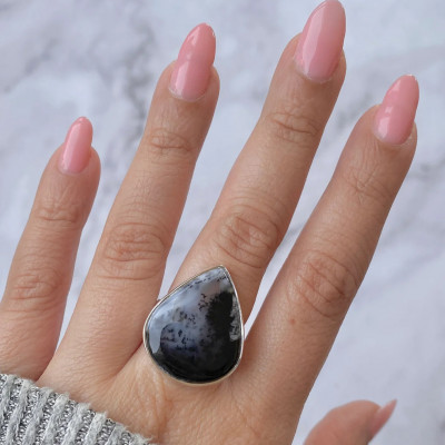 Dendritic Agate Ring: A Bold Statement: 