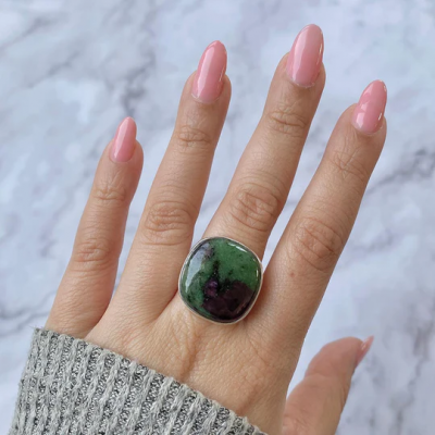 Ruby Zoisite Rings: A Symbol of Elegance and Spirituality: 