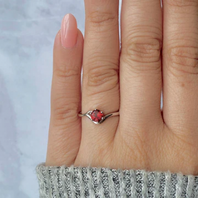 Dainty Garnet Rings: A Timeless Elegance: 