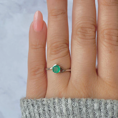 Unveiling the Beauty: Dainty Green Onyx Rings That Steal the Show: 