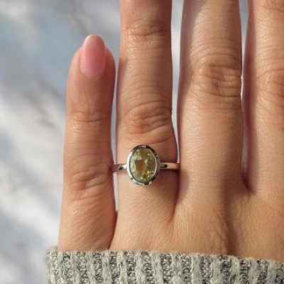 Subtle Elegance of the Dainty Lemon Quartz Ring: 