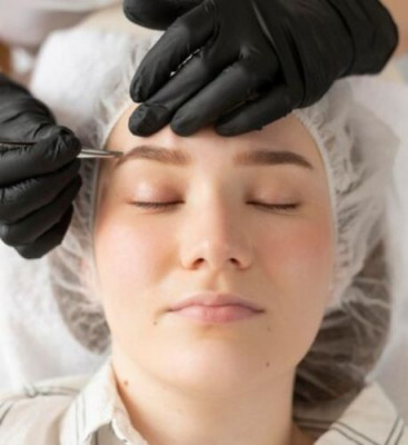 Eyebrow Hair Transplant in Delhi: 