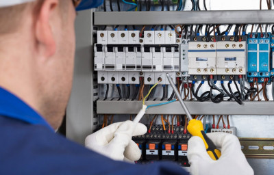 Expert Emergency Electrical Services – Minimize Downtime: 