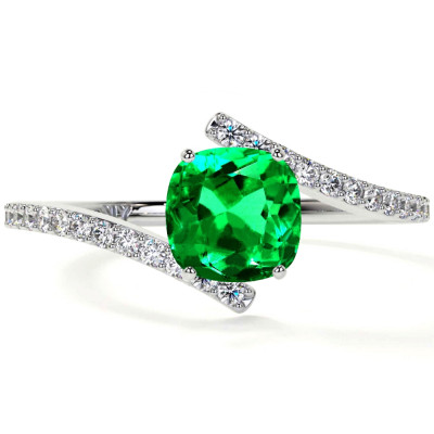 Emerald Stone Ring in 14k White Gold: 