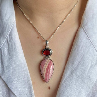 Elevate Your Style with Exquisite Rhodochrosite Pendants for Inner Peace and Beauty: 