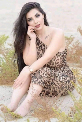 Radisson Blu Mumbai International Airport Escorts Service for a Sensual Evening There is a hidden path for traveling at Juhu: Trajes de malo,  Traje negro  