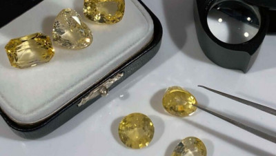 How to tell if a yellow sapphire is natural or treated?: 