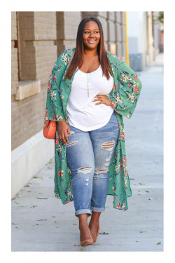 Spring outfits for curvy women, kimono with ripped jeans, trendy summer holidays dresses,: 