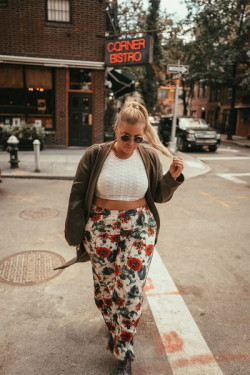 Outfit ideas with trousers, tartan, plus size floral pants, trendy vacation outfits, stylish beach outfits: Plus size outfit  