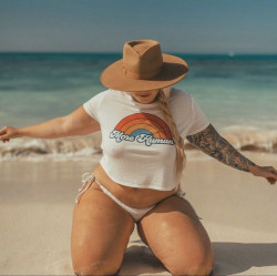 Trendy clothing ideas ashlee rose hartley on beach, plus size model, curvy girl outfits, beach looks: 