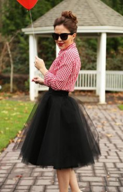 Black and pink colour outfit, you must try with tulle skirt outfit: 