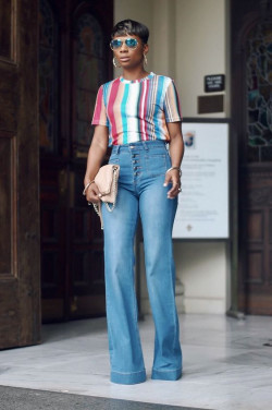 Blue colour outfit with flare jeans, wide-leg denim: 
