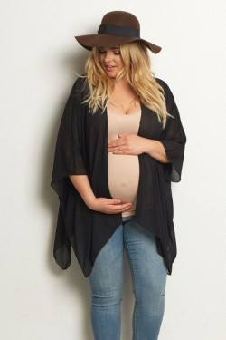 Outfit ideas with jeans for plus size pregnant women: Maternity clothing  
