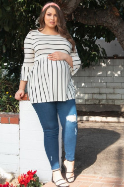 White clothing ideas with jeans for plus size pregnant ladies: Maternity clothing  