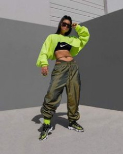 Look inspiration with cargo pants and neon cropped sweatshirt: Street Outfit Ideas  