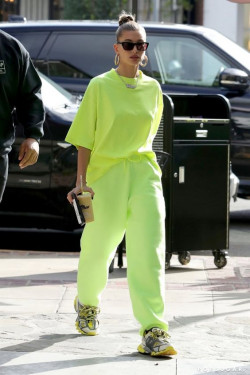Hailey baldwin neon green outfit, Neon Green Crop Top: Street Outfit Ideas  