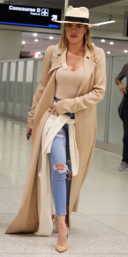 Khloe kardashian airport outfit, khloé kardashian: 