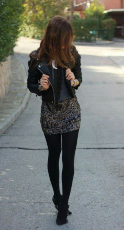 Casual outfit con leggins negra: Street Outfit Ideas  