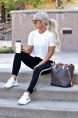 White outfit style with jeans, denim, yoga pant: 