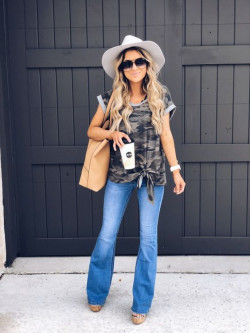 Outfit Pinterest with jeans, denim, fedora, t-shirt, bell-bottoms: 