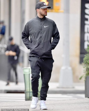 Classy outfit justin timberlake nike, nike air force, nike air max: 