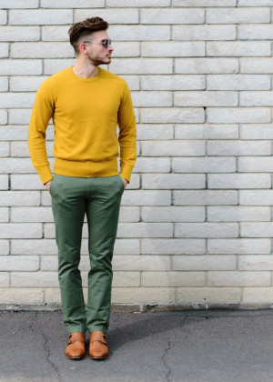 Yellow shirt green pants men: 
