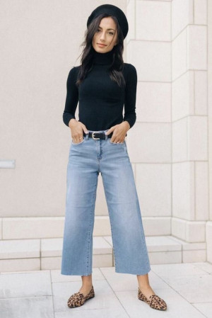 Outfit With Short Leg Wide Pants: 