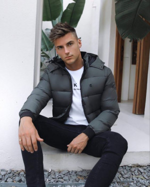 Black outfit Pinterest with coat, jeans, jacket, blazer, t-shirt: 