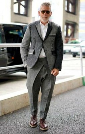 Classy outfit with dress shirt: 