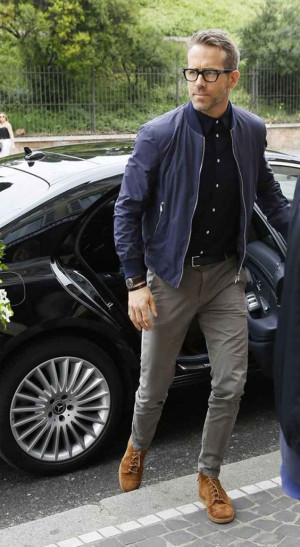 Style outfit ryan reynolds mode, bomber jacket: 