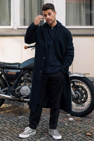 Black pea coat mens outfit: 