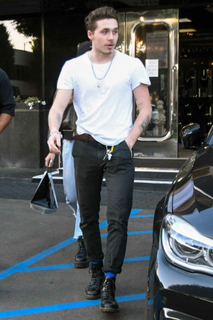 Outfit inspo look brooklyn beckham, brooklyn beckham: 