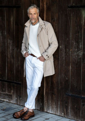 Beige and white outfit ideas with coat, jeans, dress shirt, trench coat: 