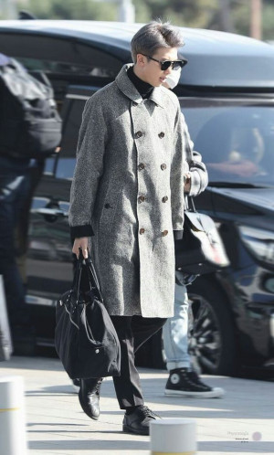 Grey classy outfit with wool coat: 