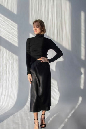 Black silk midi skirt outfit: 
