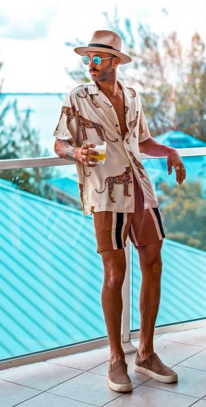 Beach party outfit men, fashion accessory: 