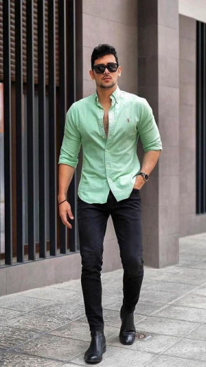 Green shirt combination jeans, black jeans: 