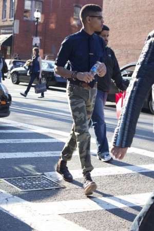 Black shirt camouflage pants, road surface: 