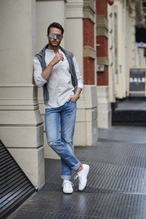 Light wash jeans outfit mens: 