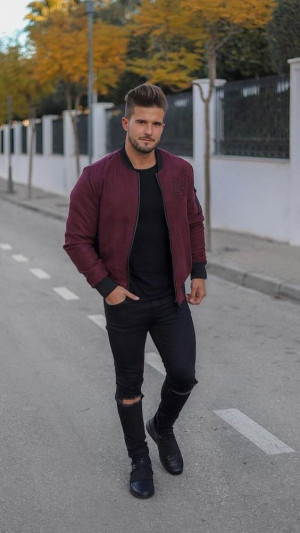 Casual maroon jacket outfit men: 